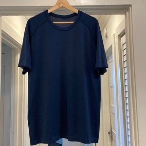 Lululemon Men’s Size Large Athletic Shirt Dark Blue